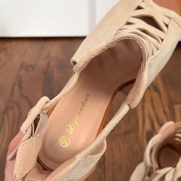 Elegant Beige Heeled Sandals - Picture 6 of 7